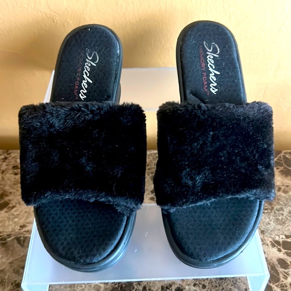 Skechers Shoes - Sketchers memory foam slippers